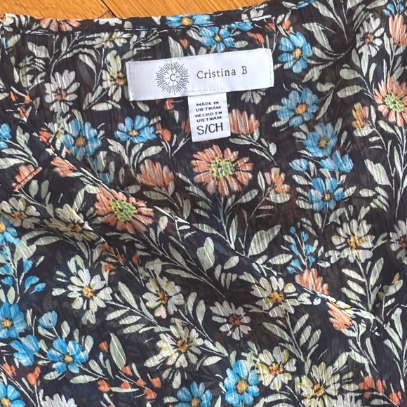 Cristina B Sleeveless Tops - Picture 3 of 6